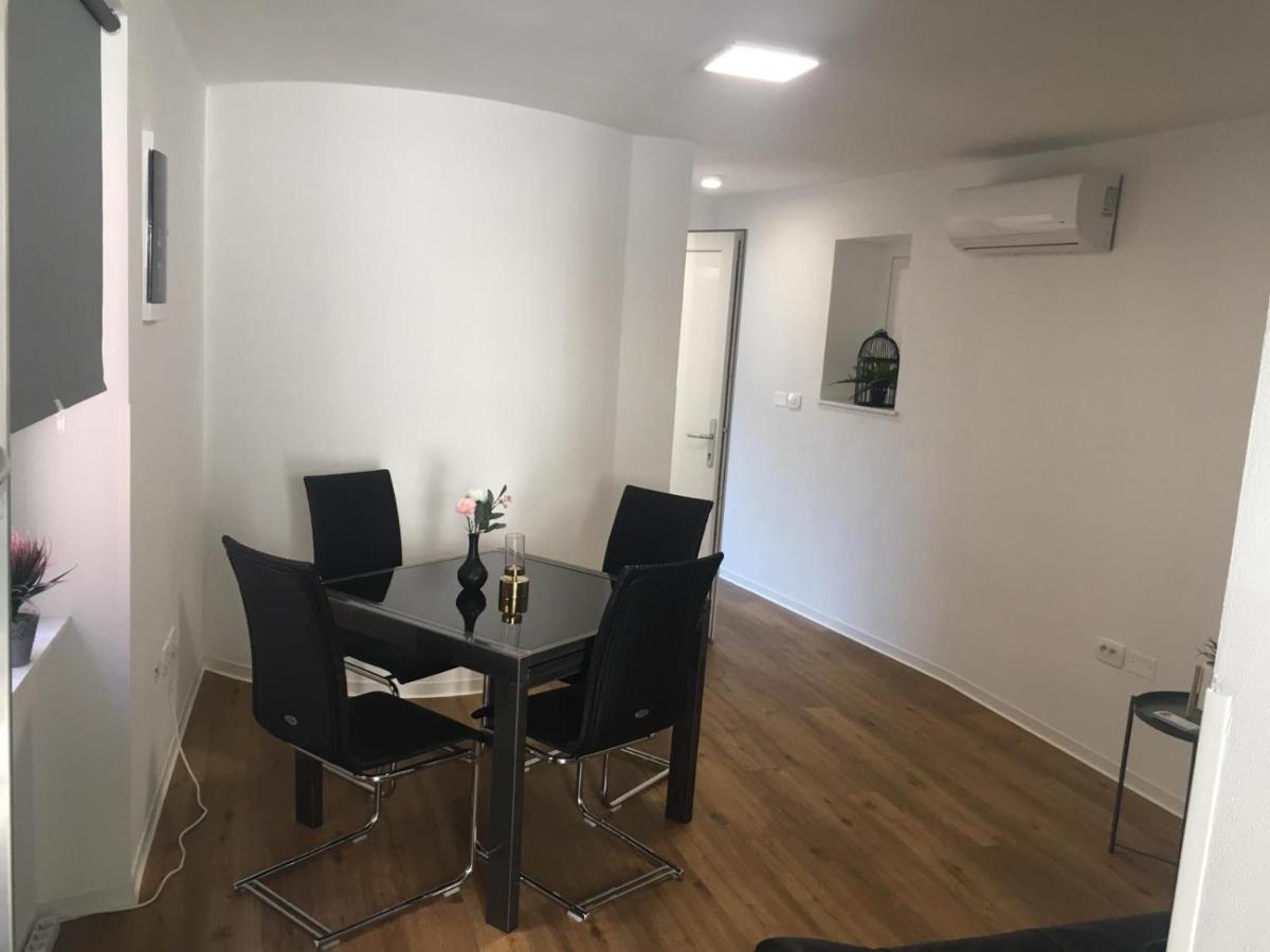 Apartmaji Sara, Izola - Isola Экстерьер фото